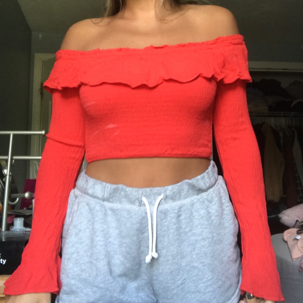 lomg sleeve red crop top